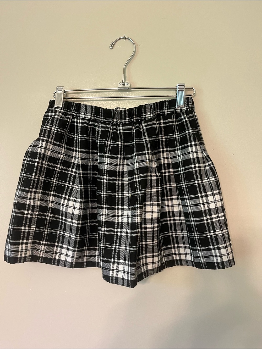 Girls’ Black & White Plaid Mini Skirt